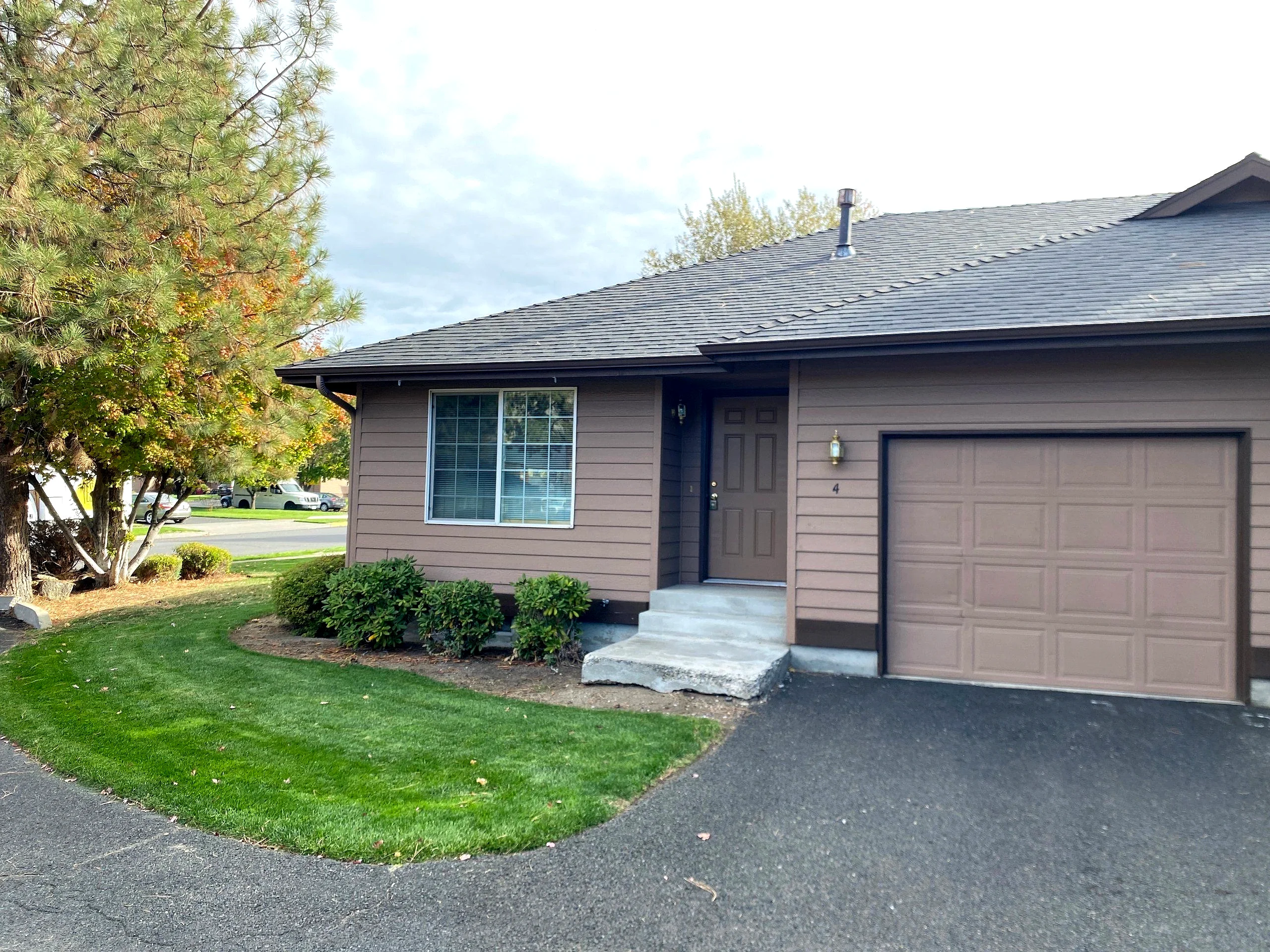 2091 NE Linnea Dr #4