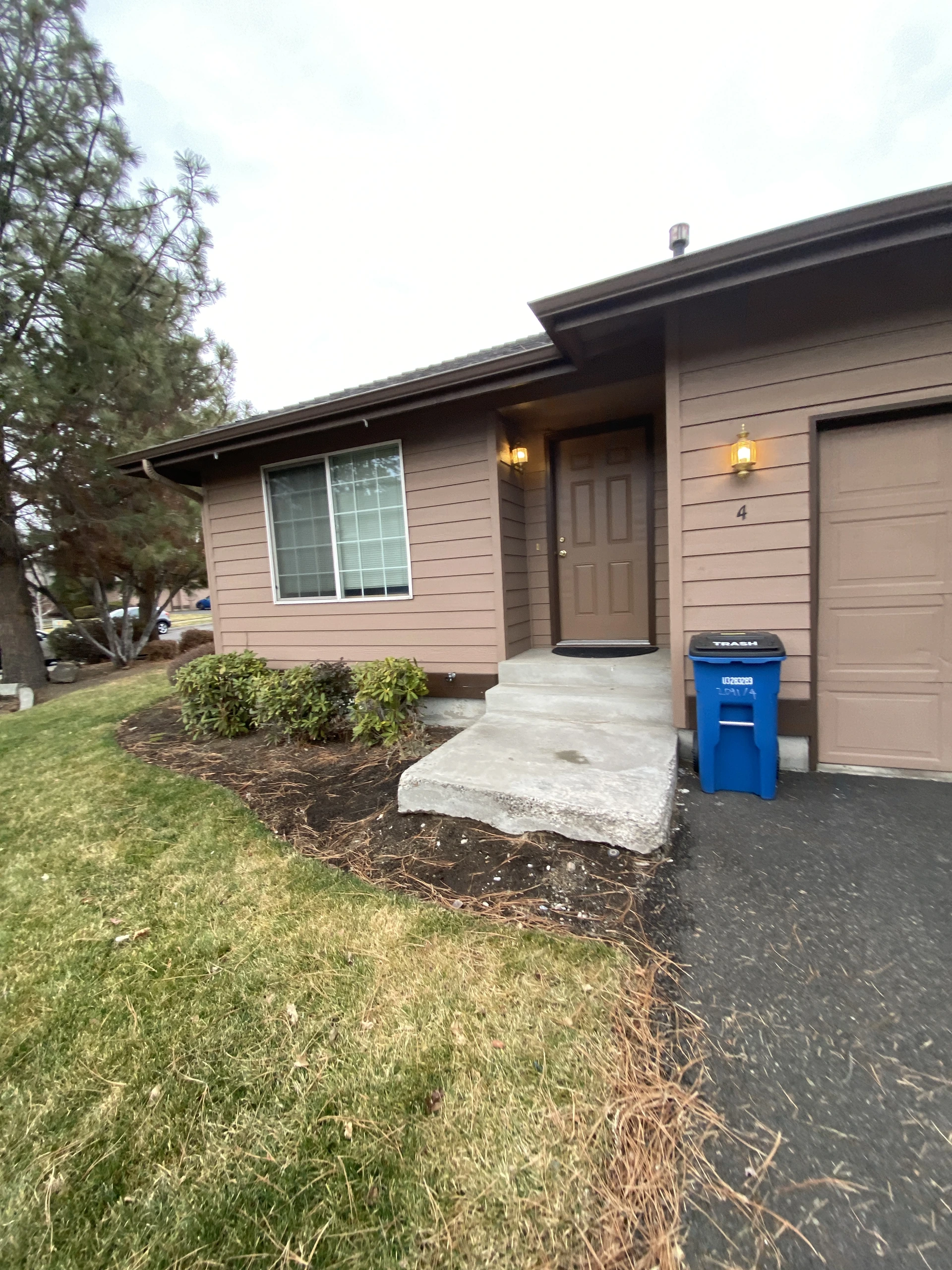 2091 NE Linnea Dr #4