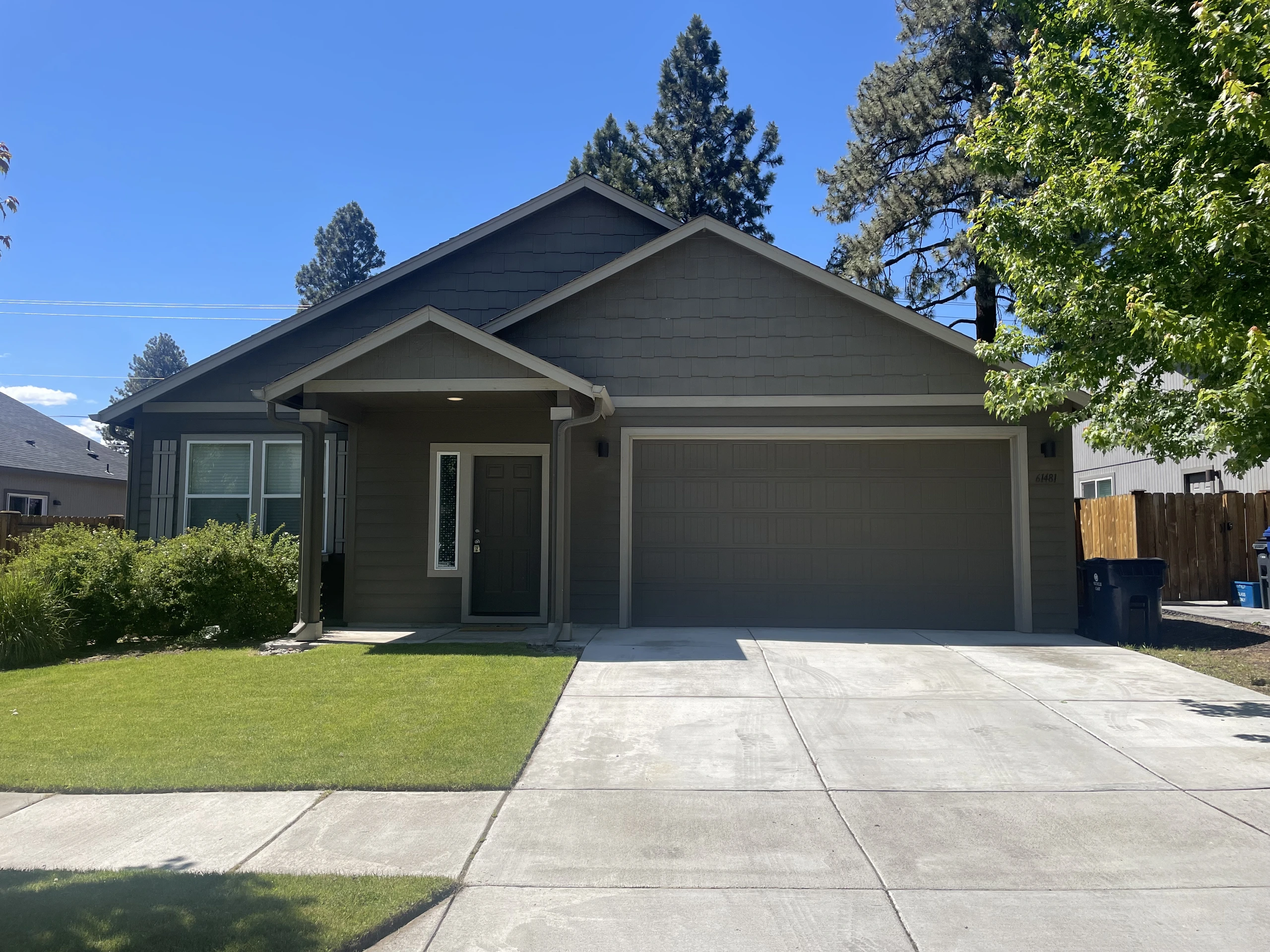 61481 Luna Pl
