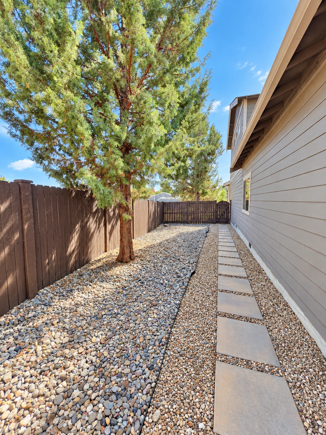 18_Side yard.png