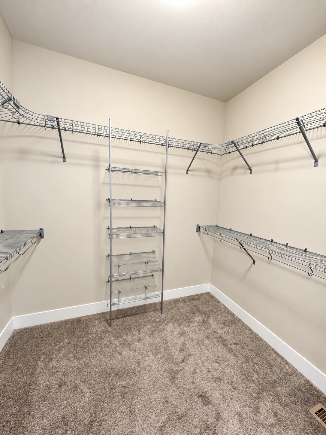 10_Primary closet.png