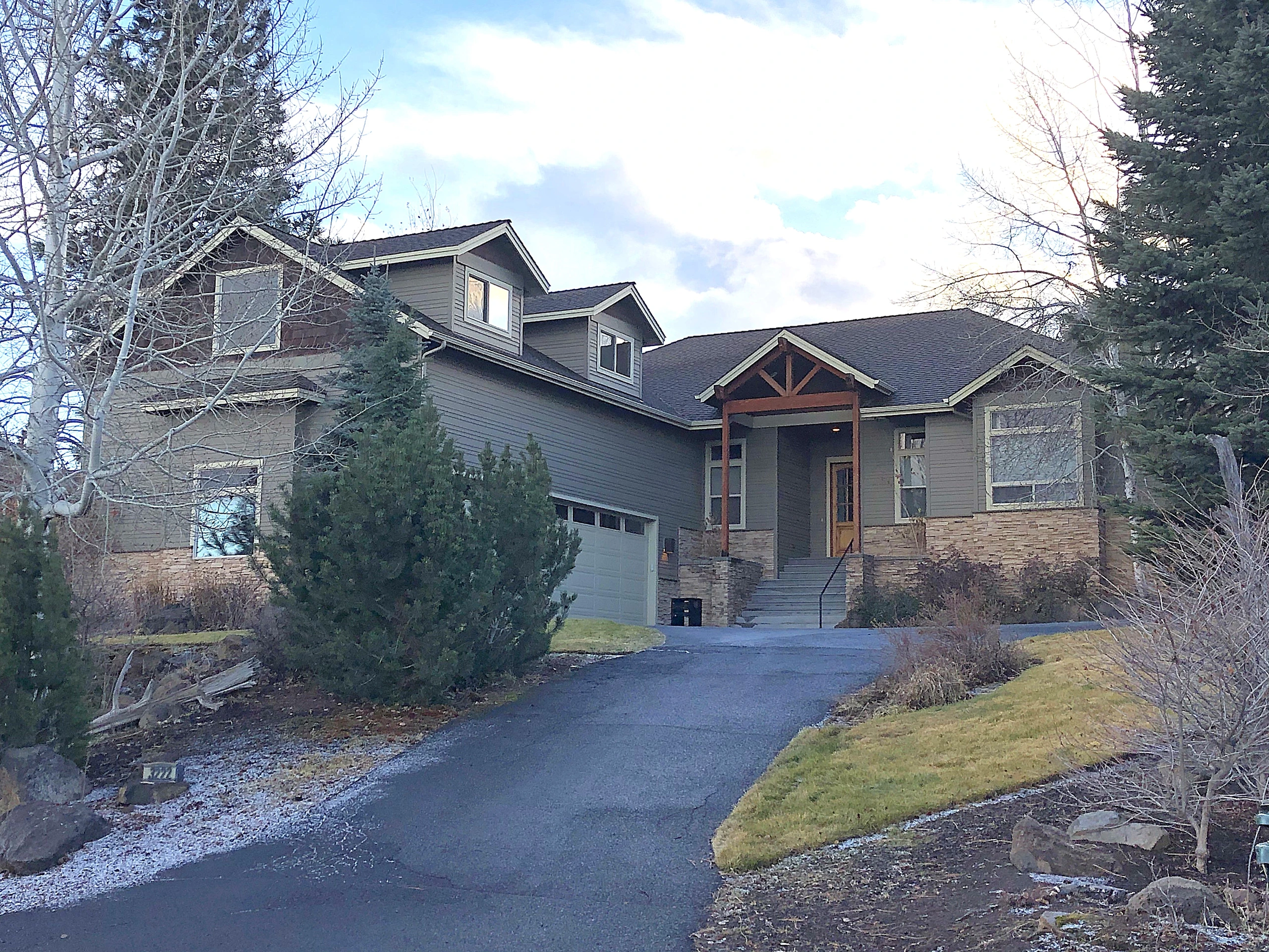 3222 NW Fairway Heights